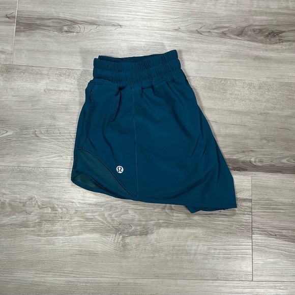 Lululemon Hotty Hot Short II 2.5" - Picture 5 of 7